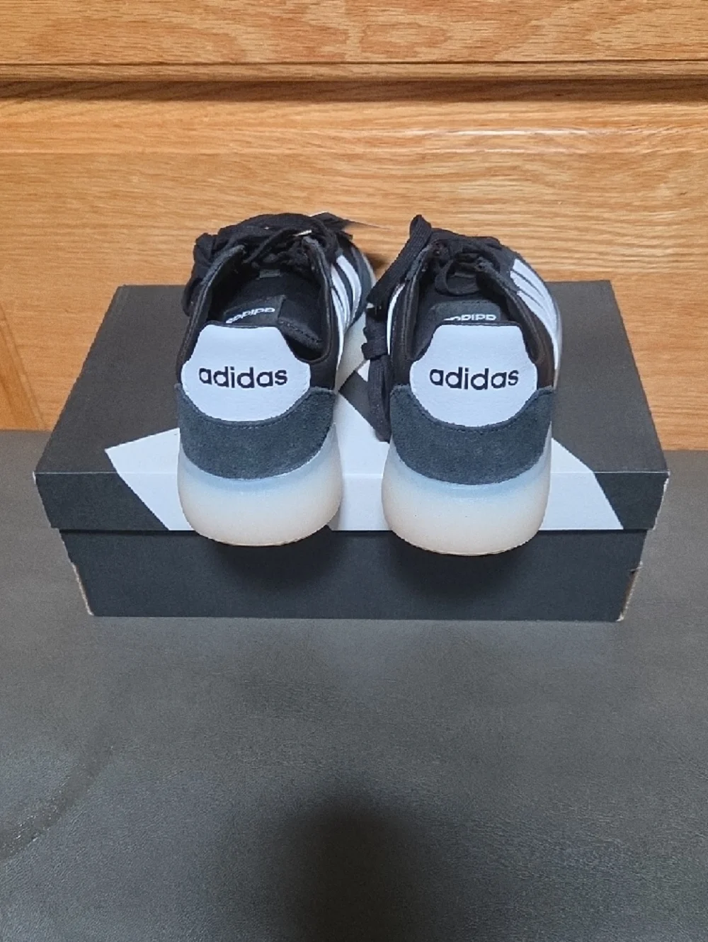 Adidas Woman Barreda Decode Black/White Sneakers  SIZE 8 NEW IN BOX - Picture 4 of 6